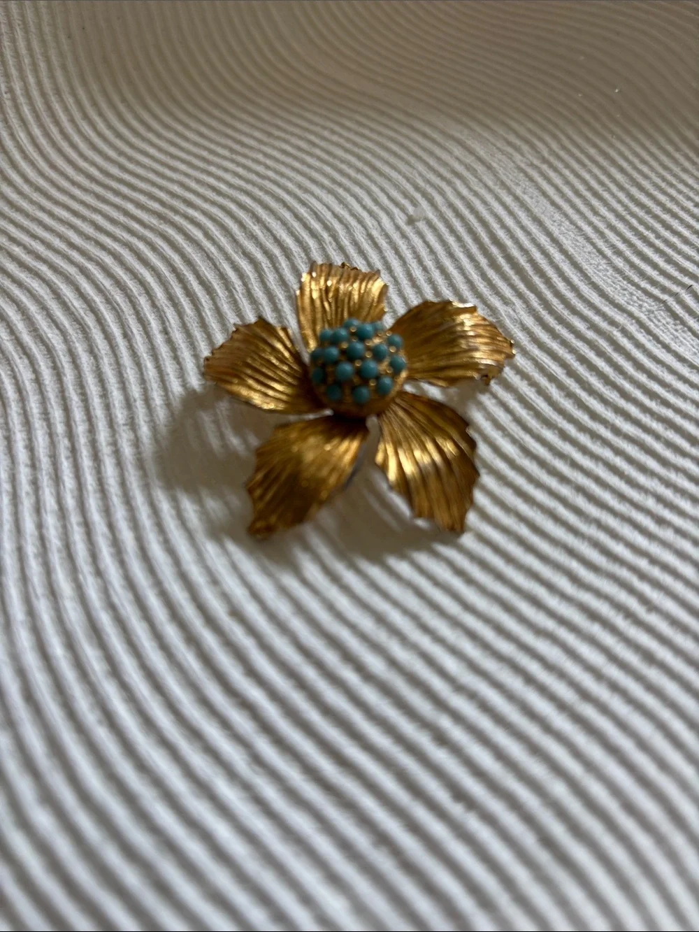 Benedikt ny vintage Gold-tone Flower Brooch with Turquoise Bead Cluster -